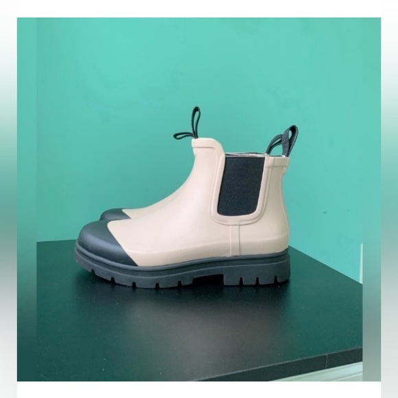 Everlane Shoes - Everlane Pink and Black Rainboots